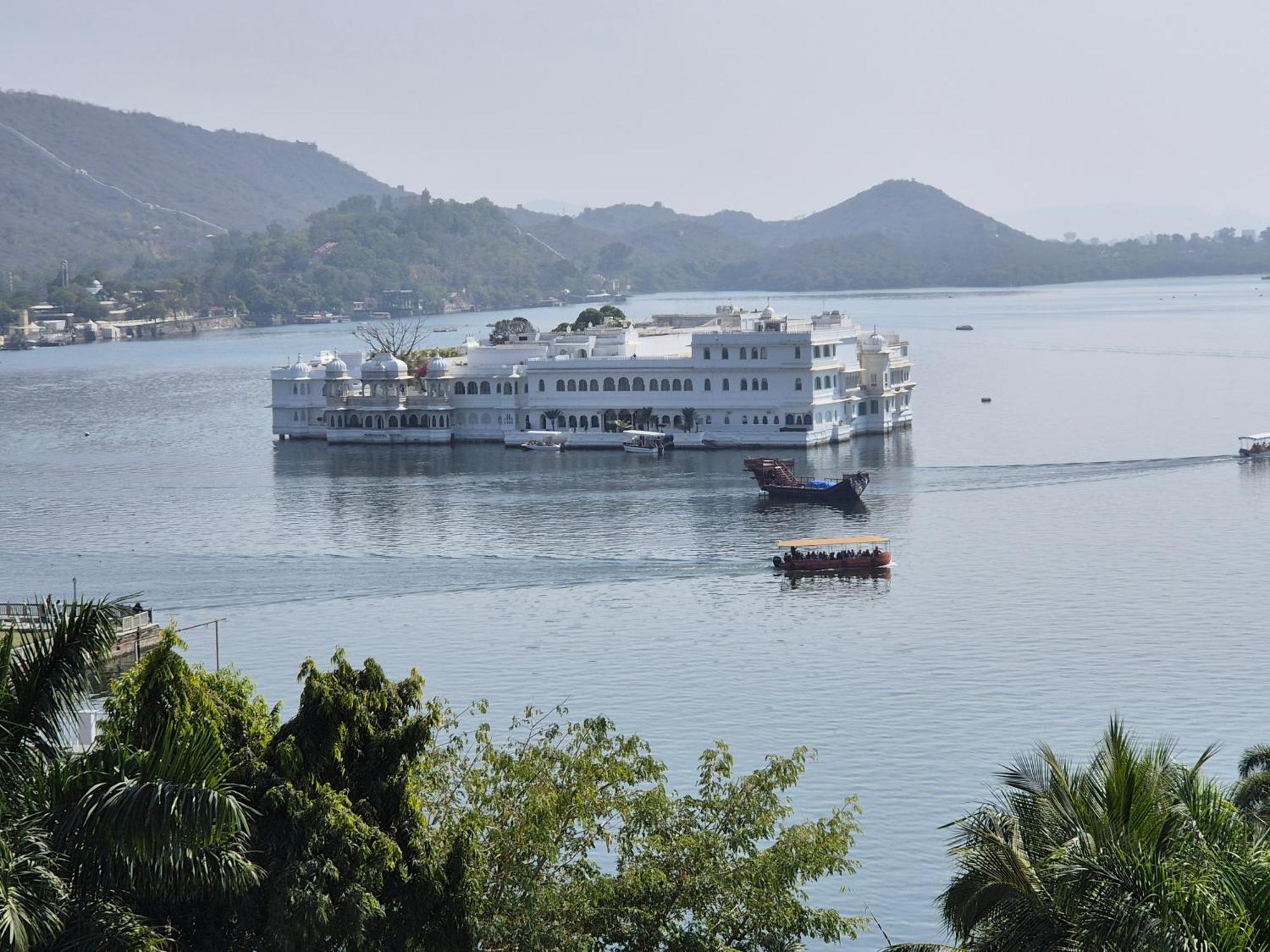 Hotel Lake Star Udaipur Exterior photo