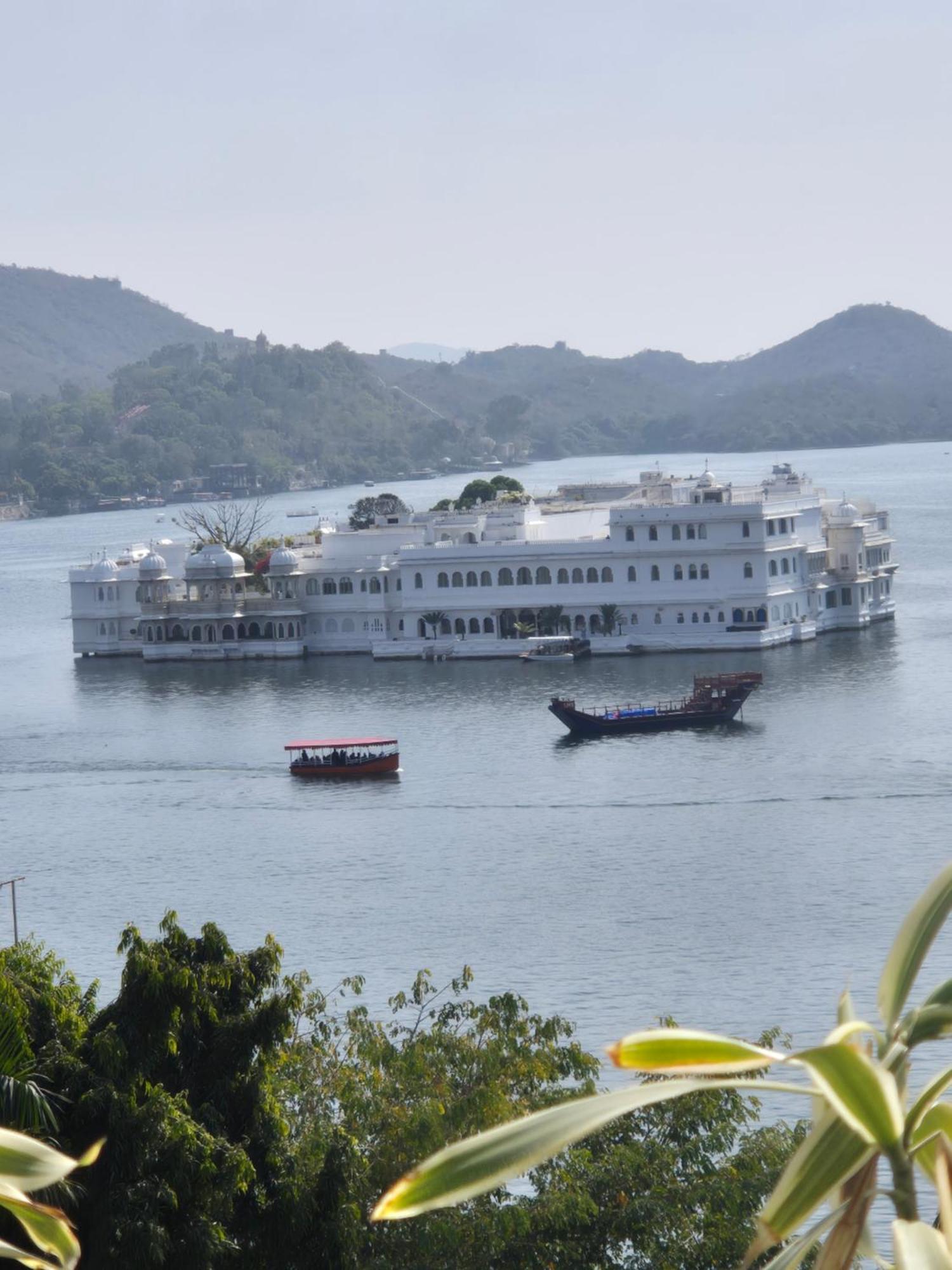 Hotel Lake Star Udaipur Exterior photo