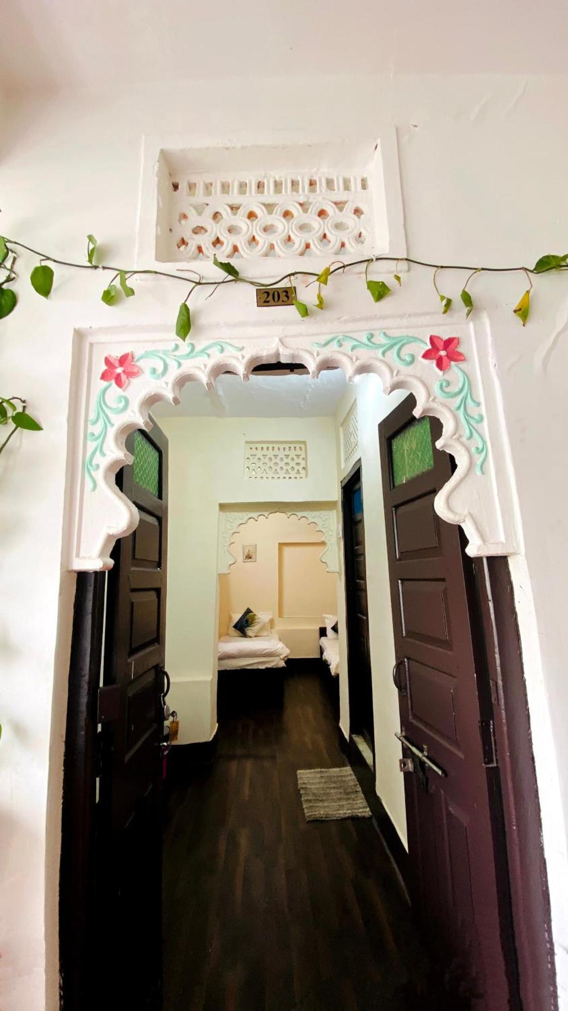 Hotel Lake Star Udaipur Exterior photo