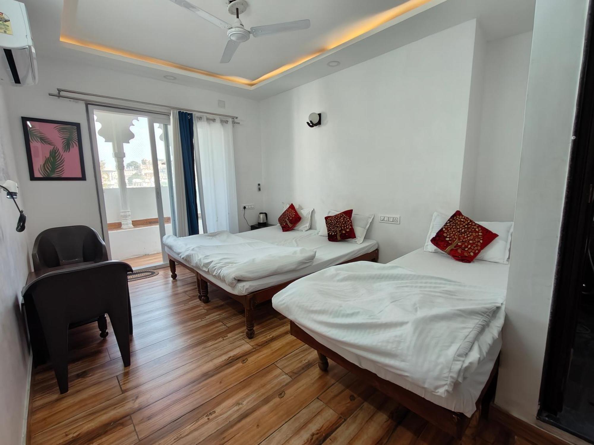 Hotel Lake Star Udaipur Exterior photo