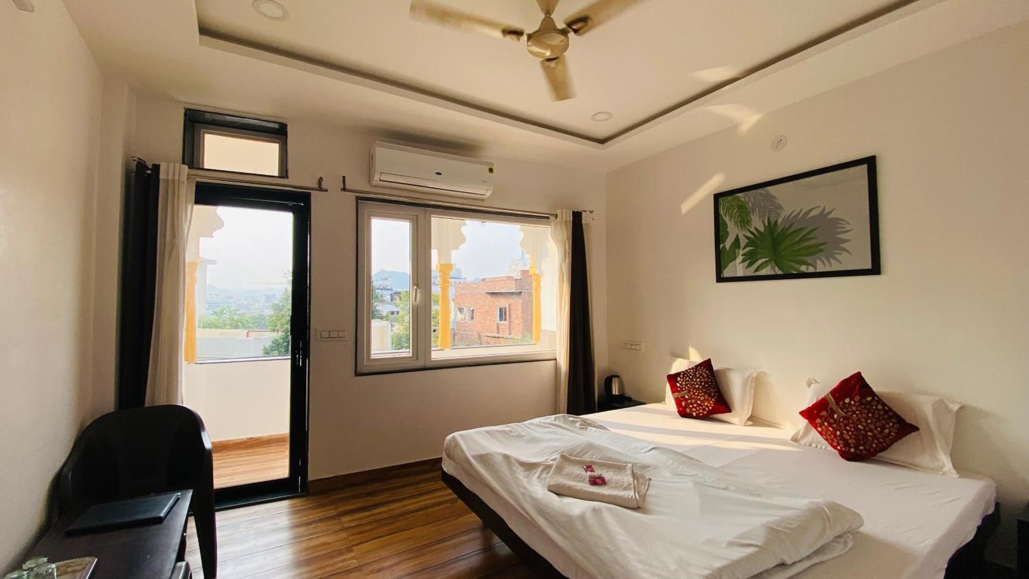 Hotel Lake Star Udaipur Exterior photo