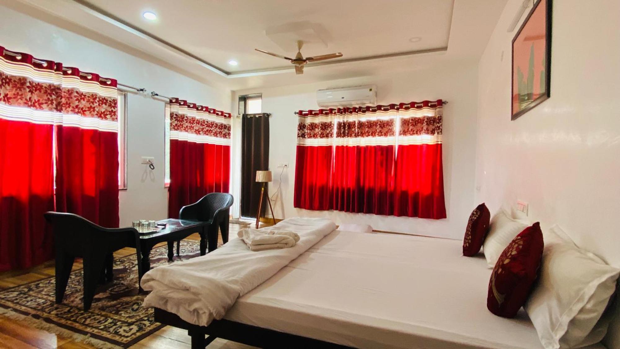 Hotel Lake Star Udaipur Exterior photo